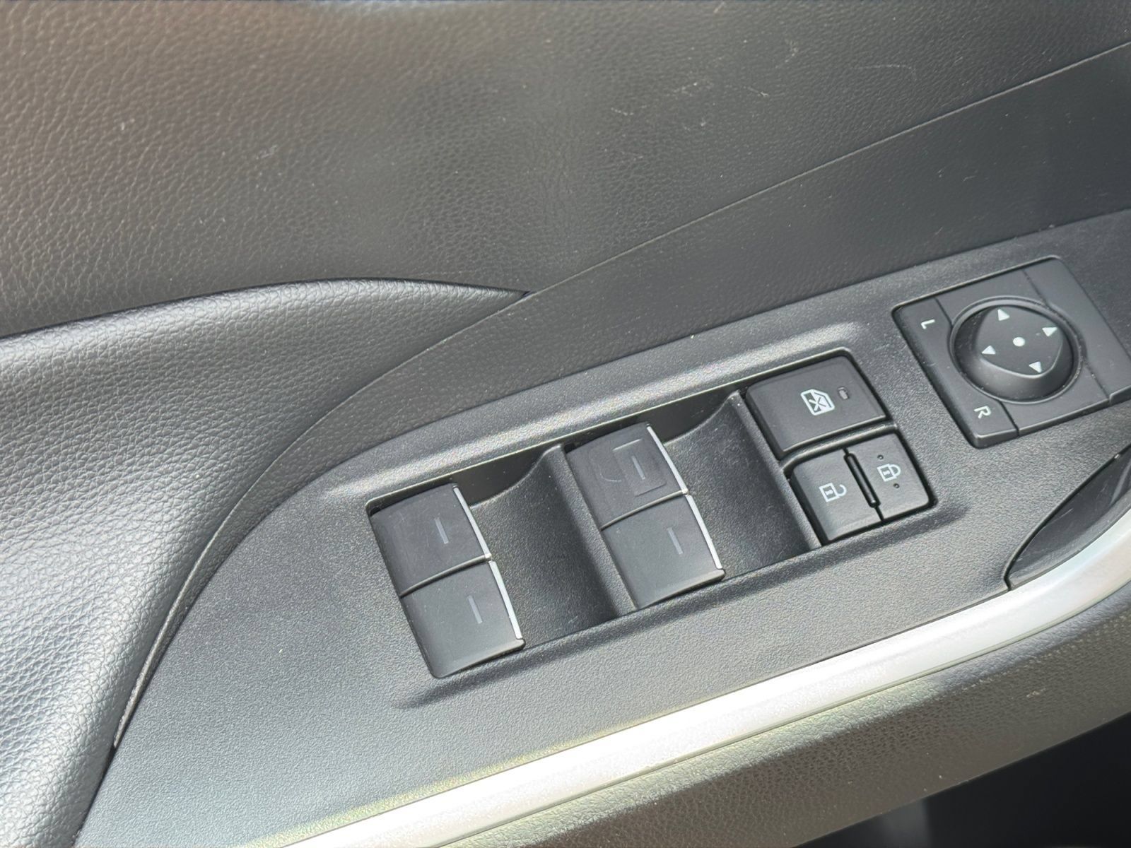 Used 2025 Toyota RAV4 XLE FWD image 16