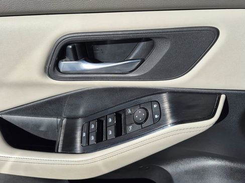 Used 2024 Nissan Rogue SV image 8