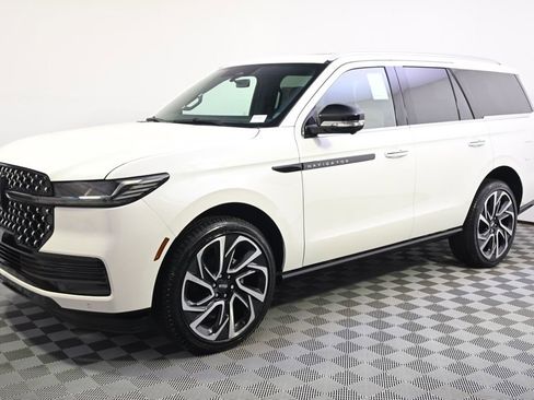 New 2026 Lincoln Navigator Black Label AWD/4WD image 2