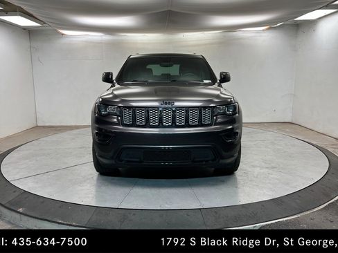 Used 2017 Jeep Grand Cherokee Altitude image 8
