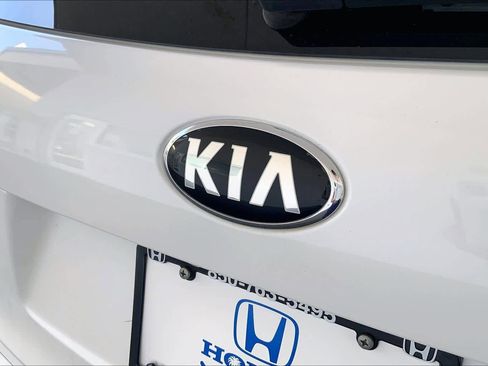 Used 2017 Kia Sorento LX image 33