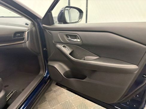 Used 2025 Nissan Rogue SV AWD/4WD image 15