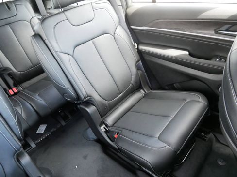 New 2026 Jeep Grand Cherokee L Limited AWD/4WD image 14