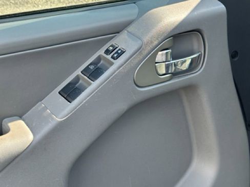 Used 2017 Nissan Frontier SL image 7