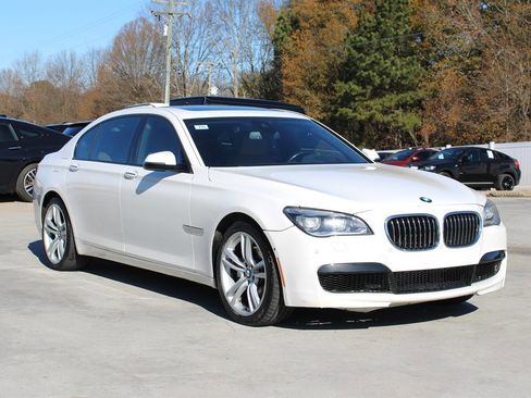 Used 2013 BMW 740Li image 9