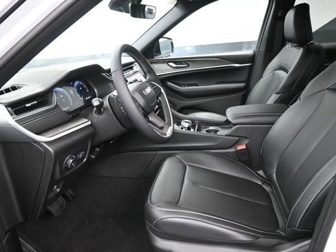 New 2025 Jeep Grand Cherokee Limited w/ Trailer Tow Package image 15