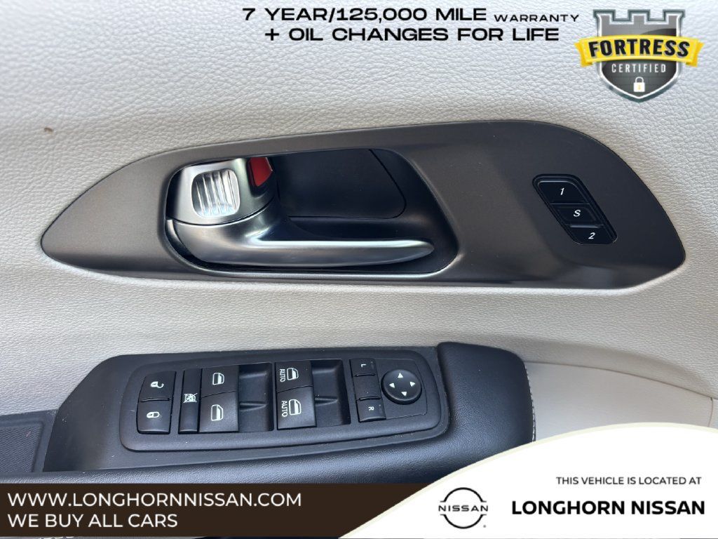 Used 2023 Chrysler Pacifica Touring-L FWD image 19
