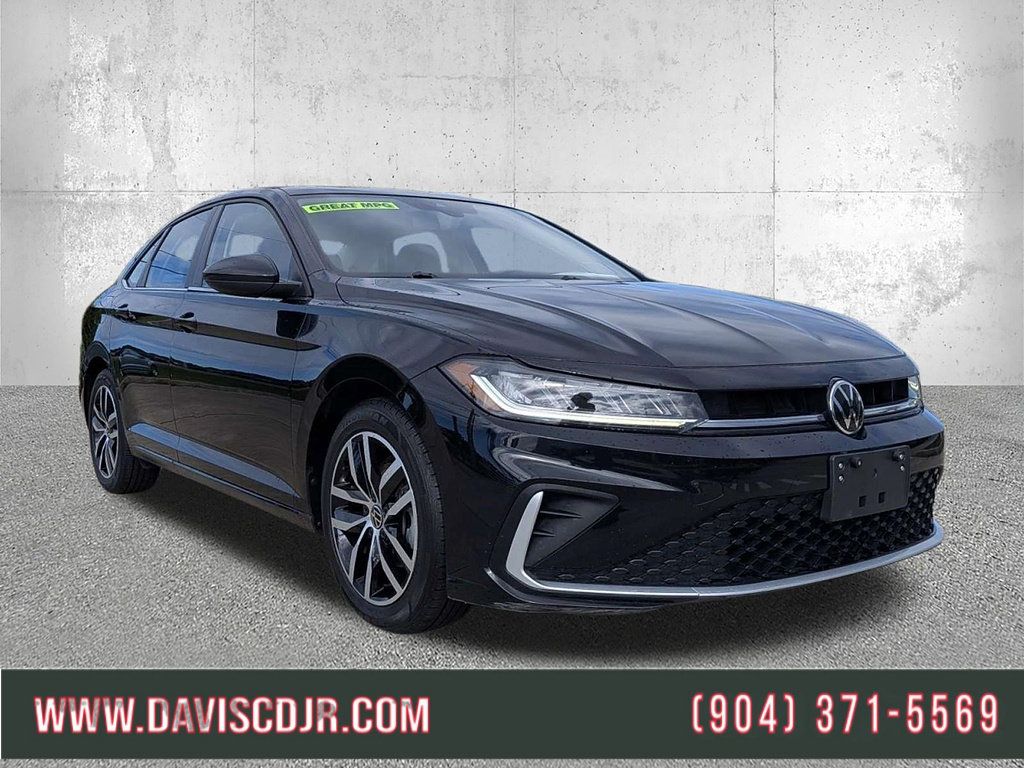 Used 2025 Volkswagen Jetta SE FWD image 1