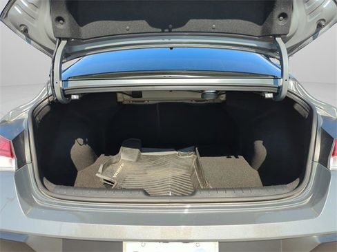 Used 2025 Hyundai Elantra Limited image 19