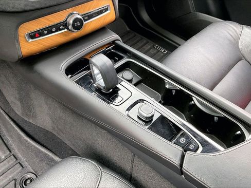 Used 2024 Volvo XC90 B5 Plus image 34