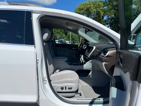 Used 2023 GMC Acadia SLT w/ Preferred Package FWD image 36