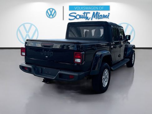 Used 2022 Jeep Gladiator Sport image 7