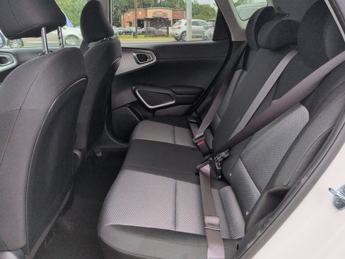 Used 2025 Kia Soul LX w/ LX Technology Package FWD image 14