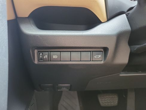 Used 2019 Toyota RAV4 XLE Premium FWD image 19