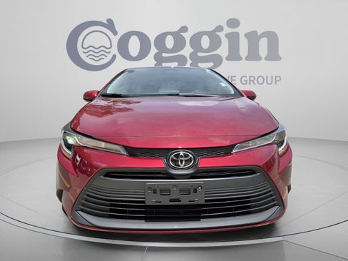 Used 2025 Toyota Corolla LE FWD image 8