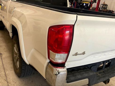 Used 2017 Toyota Tacoma SR image 23