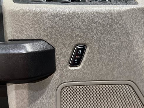 Used 2017 Ford F250 XL w/ Power Equipment Group AWD/4WD image 7
