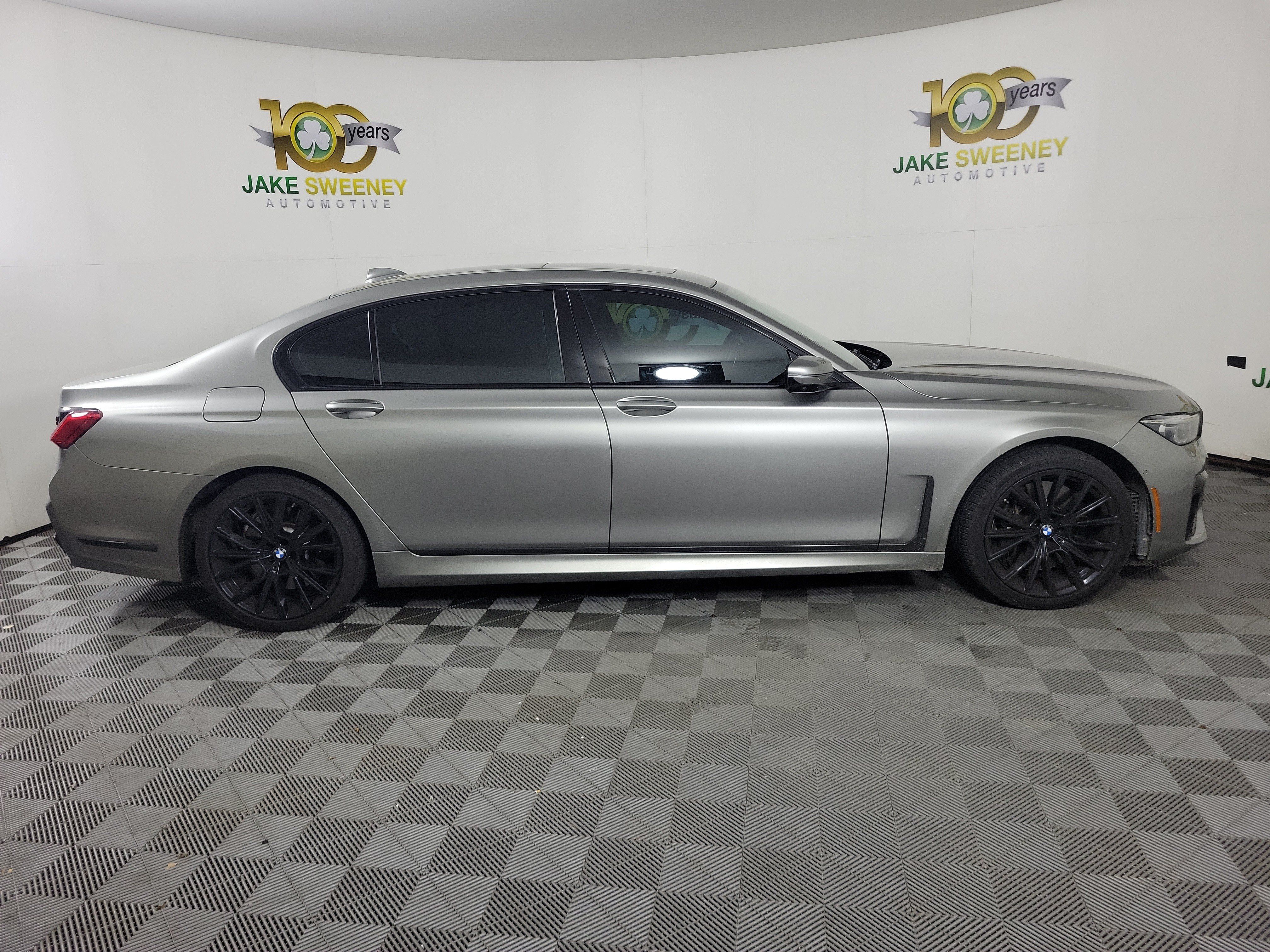 Certified 2022 BMW 740i xDrive w/ Luxury Rear Seating Package AWD/4WD image 4