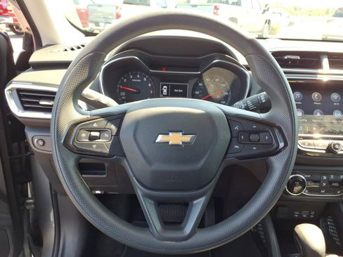 Used 2023 Chevrolet TrailBlazer LT w/ Convenience Package AWD/4WD image 19