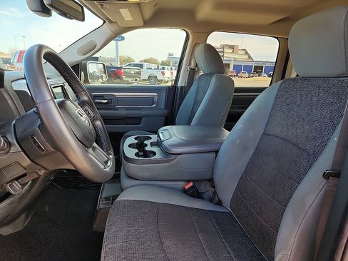 Used 2019 RAM 1500 Classic SLT w/ Luxury Group image 7