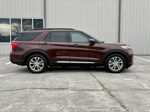 Used 2020 Ford Explorer XLT w/ Equipment Group 202A image 3