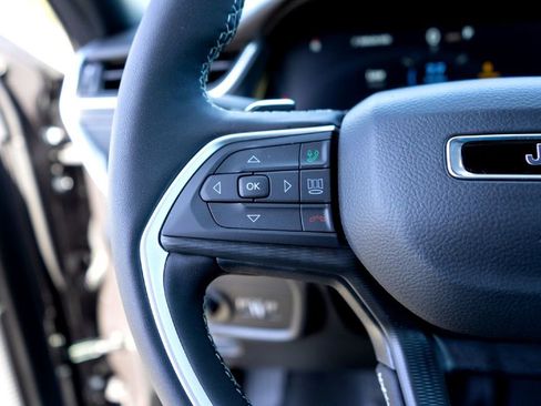 New 2025 Jeep Grand Cherokee L Altitude image 18