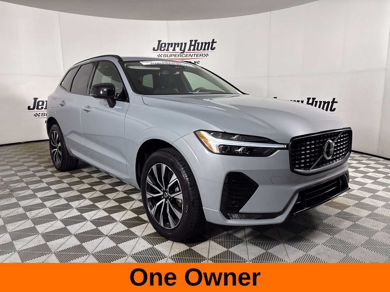 Used 2024 Volvo XC60 B5 Core AWD/4WD image 4