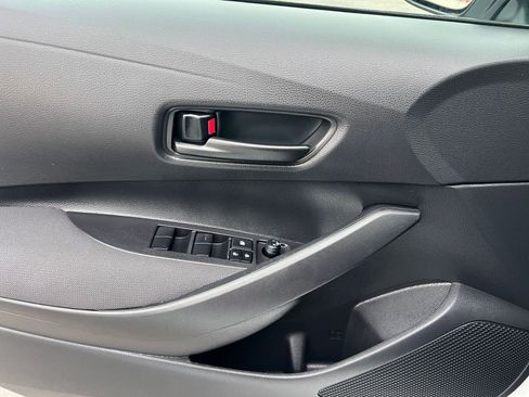 Used 2025 Toyota Corolla LE image 18