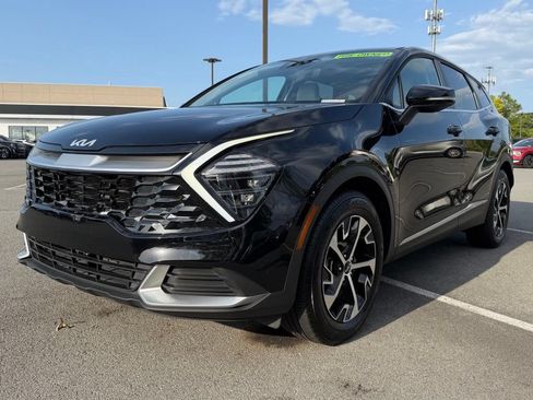 Certified 2025 Kia Sportage EX FWD image 3