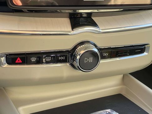 New 2026 Volvo XC60 B5 Ultra w/ Protection Package Premier image 19