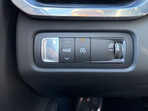 Used 2025 GMC Acadia Elevation image 25