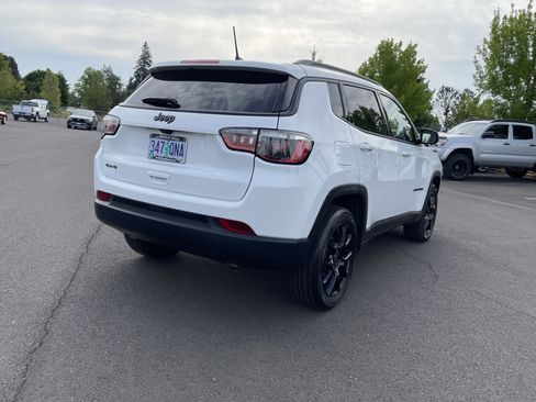 Used 2025 Jeep Compass Latitude w/ Altitude Special Edition AWD/4WD image 5