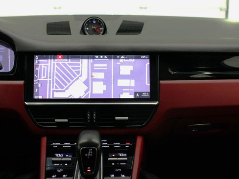 Used 2021 Porsche Cayenne image 52