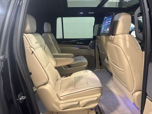 Used 2023 Cadillac Escalade ESV Premium Luxury w/ Performance Package AWD/4WD image 22