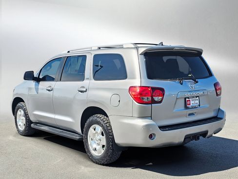 Used 2019 Toyota Sequoia SR5 AWD/4WD image 3