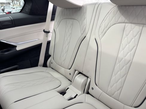Certified 2024 BMW X7 xDrive40i w/ Executive Package image 32