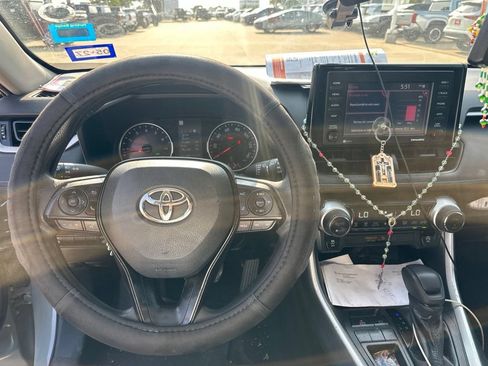 Used 2022 Toyota RAV4 XLE FWD image 5