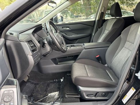 Used 2025 Nissan Rogue SV FWD image 28