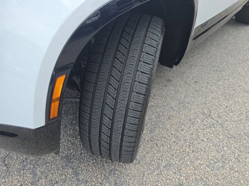 New 2025 Land Rover Defender 110 V8 image 31