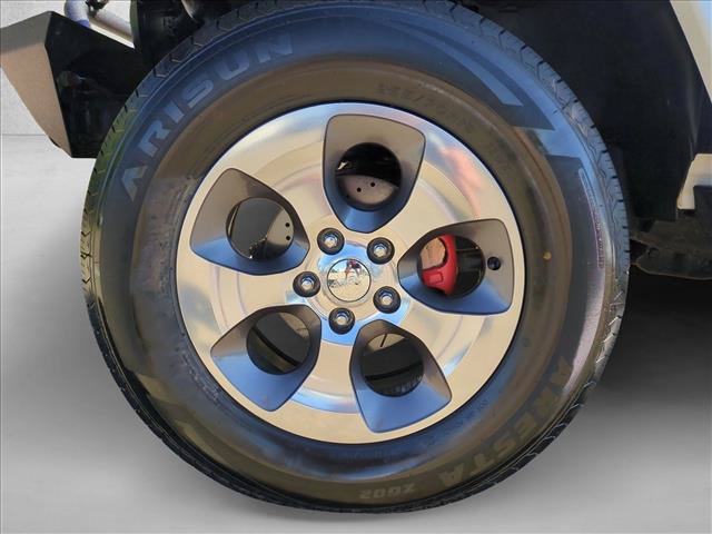 Used 2018 Jeep Wrangler Unlimited Sahara w/ Connectivity Group AWD/4WD image 22