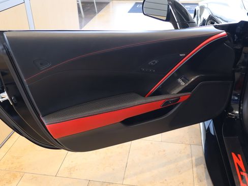 Used 2016 Chevrolet Corvette Z06 w/ 3LZ Preferred Equipment Group image 17