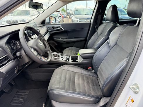 Used 2023 Mitsubishi Outlander SE FWD image 12