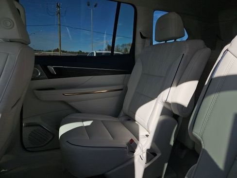 New 2026 Buick Enclave Avenir w/ Super Cruise Package AWD/4WD image 17