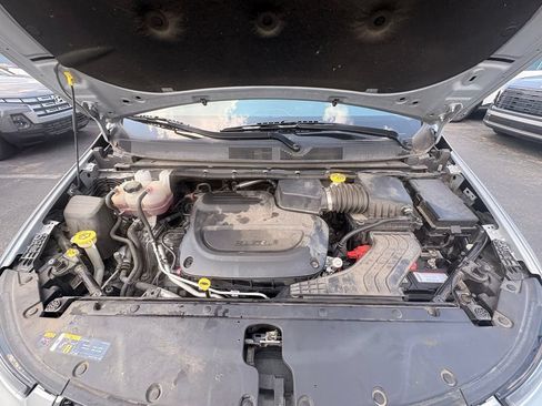 Used 2023 Chrysler Pacifica Limited FWD image 34