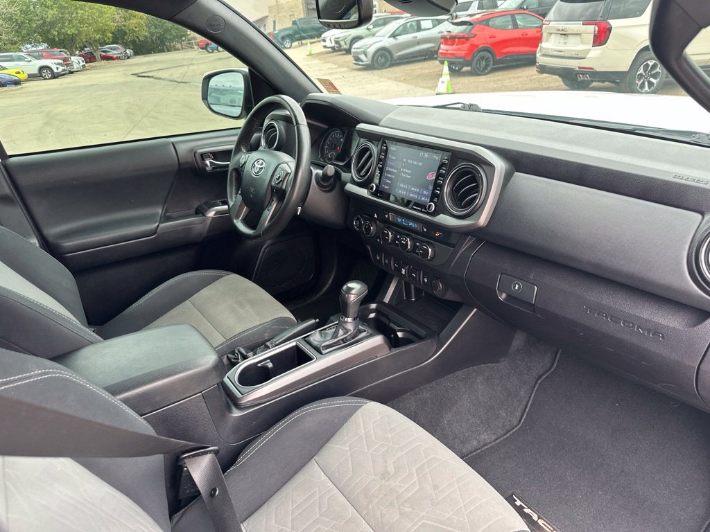Used 2020 Toyota Tacoma TRD Off-Road w/ Advanced Technology Package AWD/4WD image 28