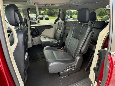 Used 2015 Chrysler Town & Country Touring-L w/ Driver Convenience Group FWD image 30