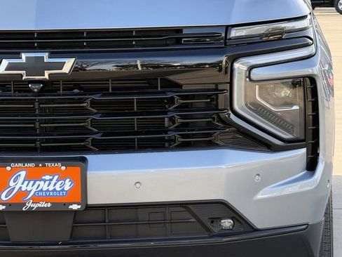 Certified 2025 Chevrolet Suburban RST image 9