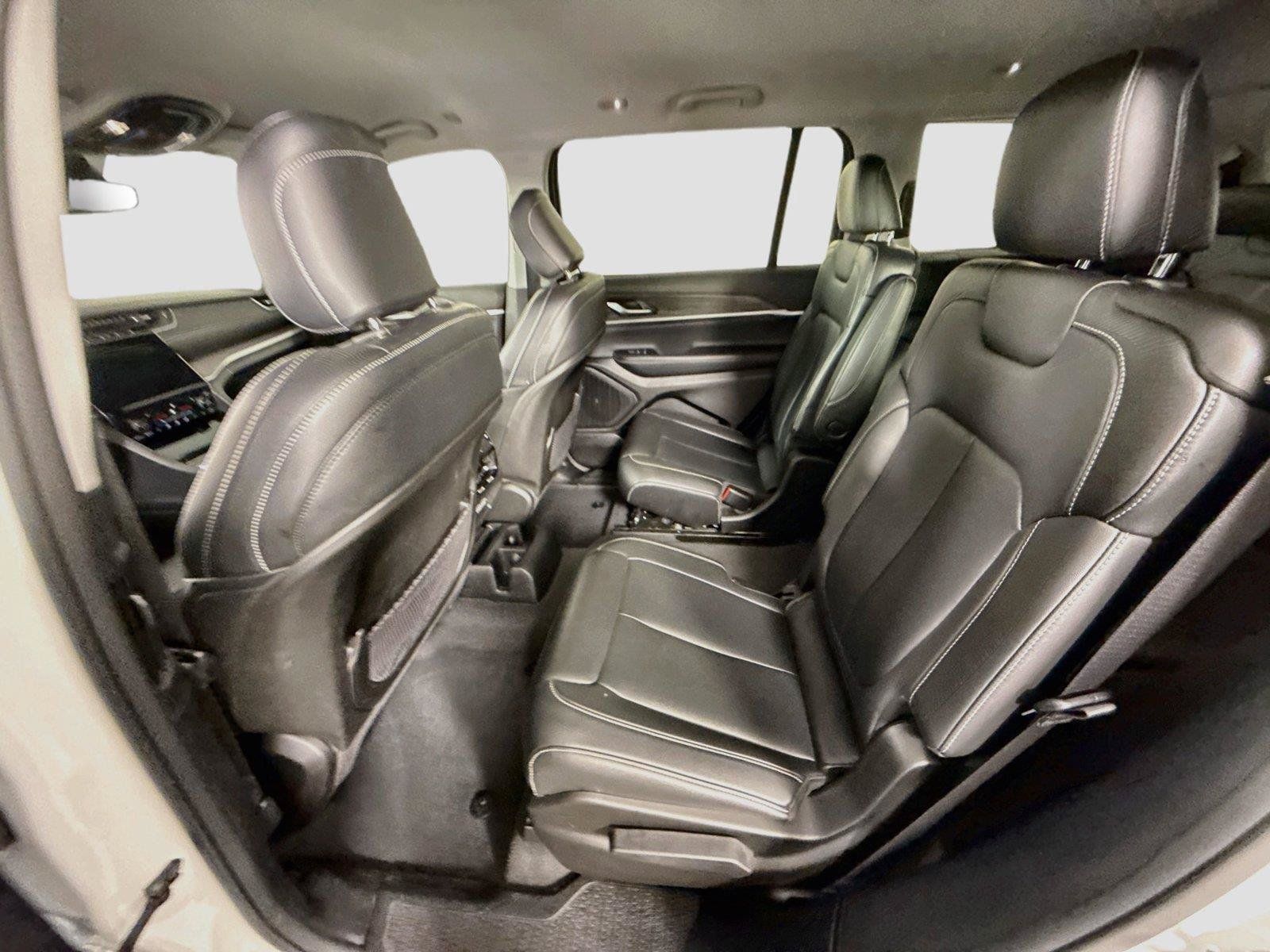 Used 2023 Jeep Grand Cherokee L Limited AWD/4WD image 18