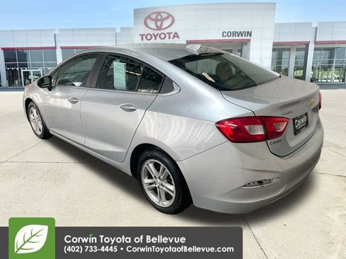 Used 2018 Chevrolet Cruze LT w/ Convenience Package image 6