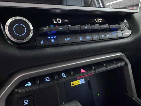 Used 2024 Toyota Tundra Limited image 28